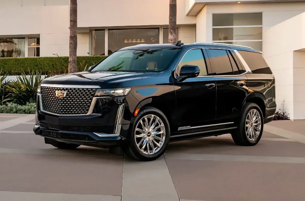 Luxury SUV: Luxury SUV at a hotel entrance