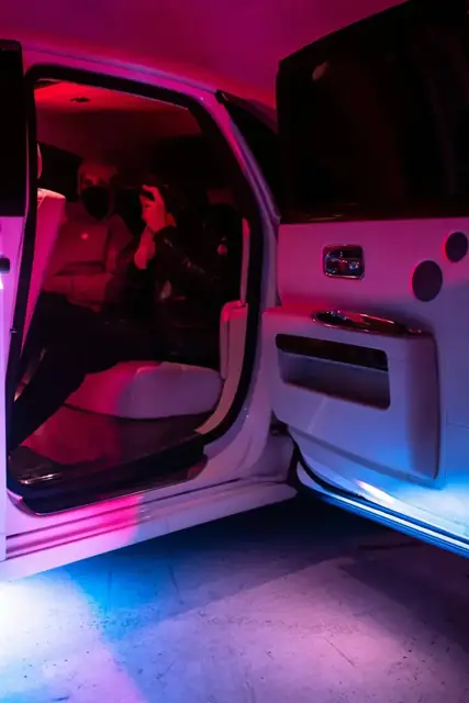 Stretch Limousine: Mood lighting at the door