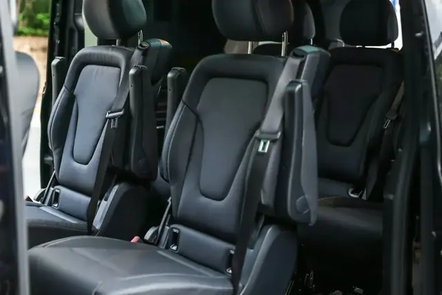 Executive Van: Leather captain's seats
